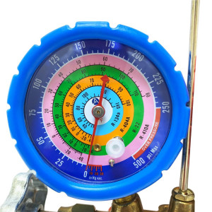 Appli Parts APMB-A3B36S Manometro R134,R22,R404,R410 1/4in SAE, Escala Presion psi, Escala Temperatura Fahrenheit, Cuerpo de Laton con Visor, Adaptor 5/16 SAE a 1/4 SAE y Mangueras de 90cm 1/4 SAE